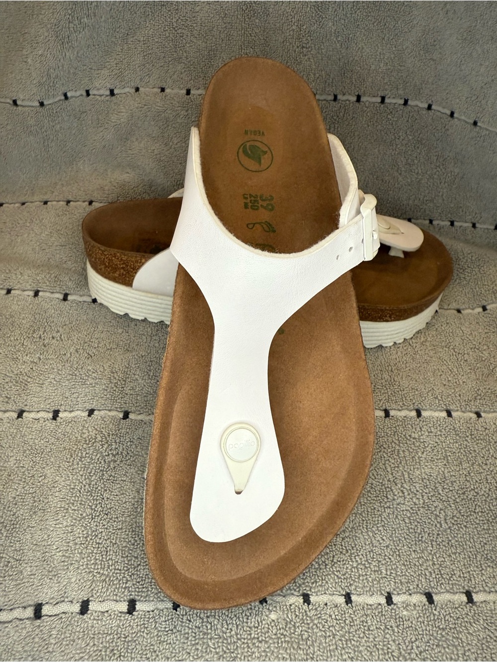 Papillio by Birkenstock Gizeh Platform Sandal White Vegan EU 39 US 8 NWOB
